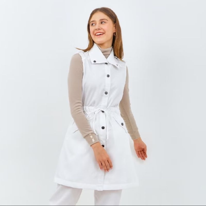 Sleeveless Outer Graphis