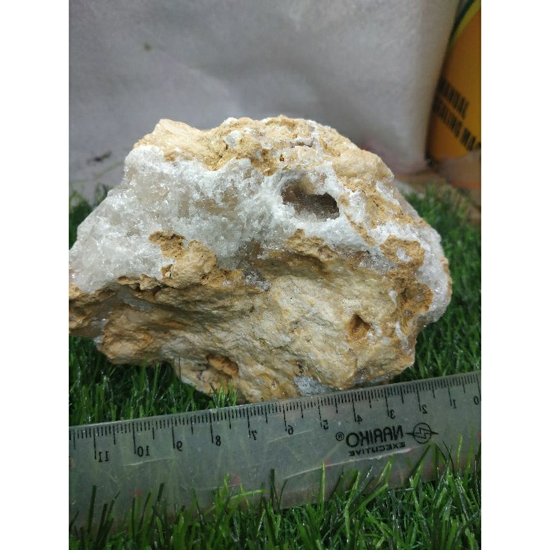 bongkahan batu kristal besar