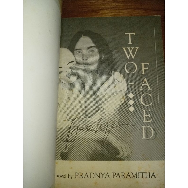Novel Two-Faced karya Pradnya Paramitha (bekas)