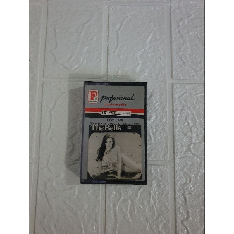 Kaset Pita The Bells (World Hits 1975)