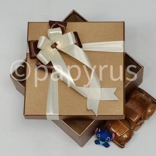 

PAPYRUS 20x20 Tinggi 5cm Kotak Kado Gift Box Hadiah V1