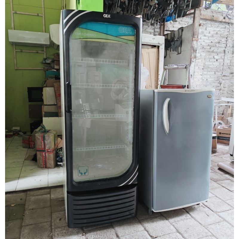 showcase pendingin minuman