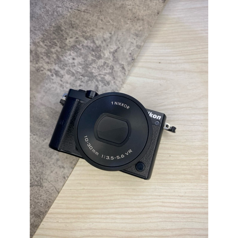 TERLARIS  MIRORLES NIKON J5 like new plus lensa