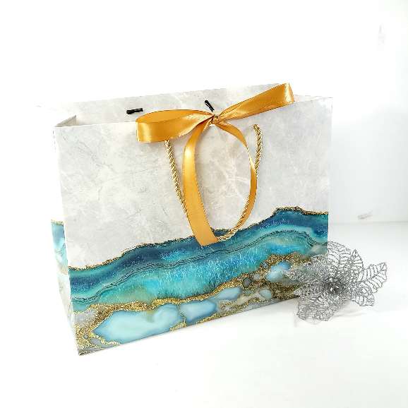 

Paperbag Marble Ocean Blue Uk (Landscape 32,5 x 14 x 25 cm dan Potrait 24 x 14 x 35 cm)