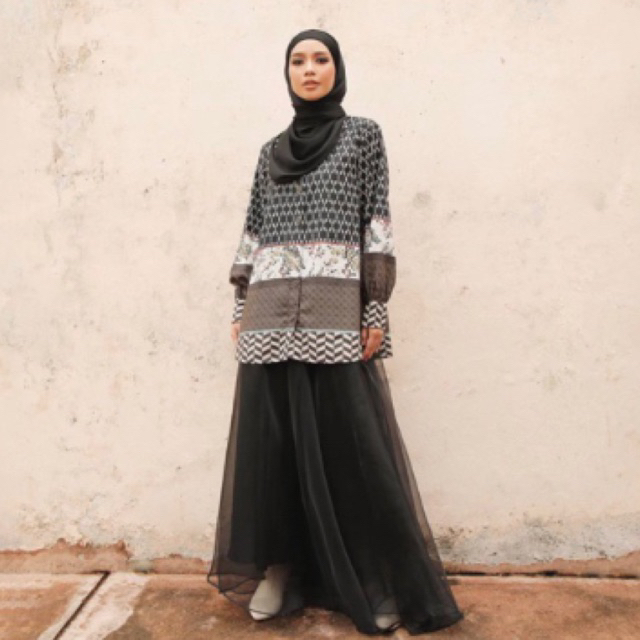 PRELOVED good condition zaskia sungkar kyra blouse