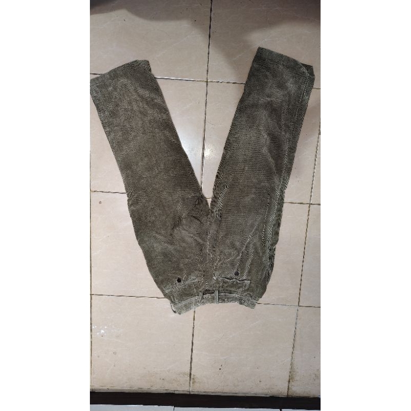 Celana Hijau Olive Corduroy