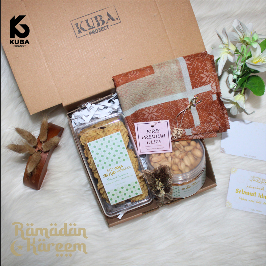 

Hampers Idul Fitri Unik Parcel Lebaran Kue Hijab & Sajadah Murah Makanan Enak by Kuba Project