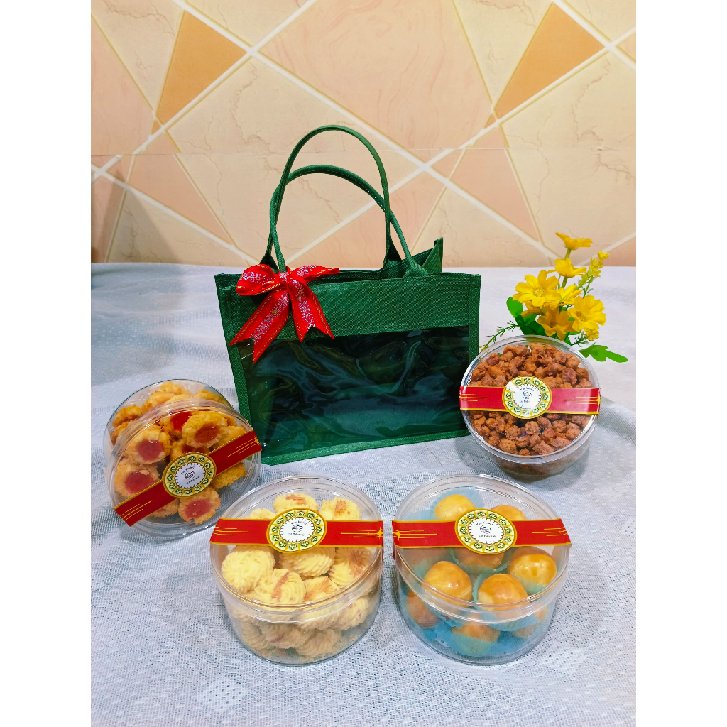 

Hampers Lebaran Kue Kering Ukuran 1/4/Paket Kue Kering Lebaran Murah/Paket Hampers Enak