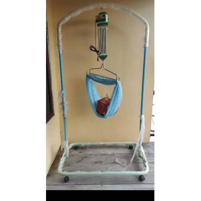 Preloved ayunan listrik bayi/anak, tiang bahan stainless.