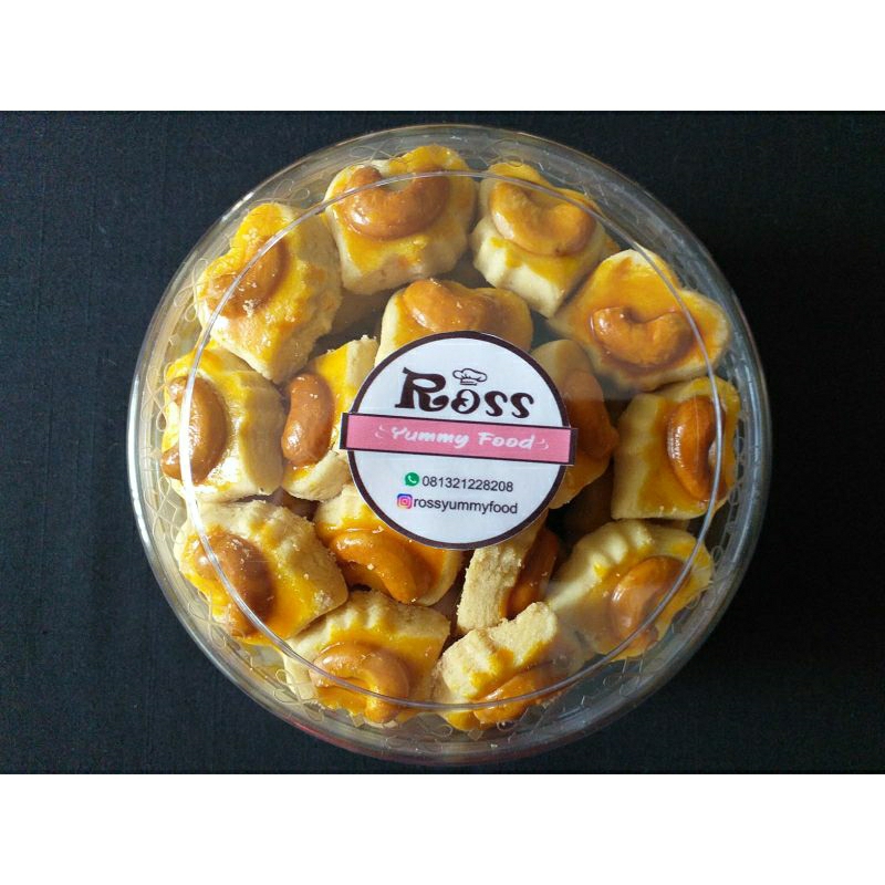 

Kue Mete | Cashew Cookies