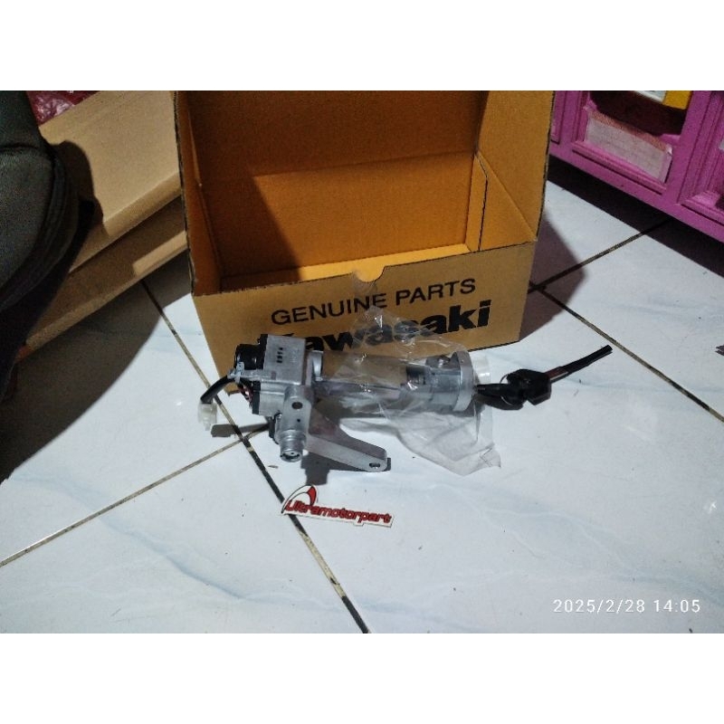 Kunci kontak dan jok kawasaki zx130 zx 130 original Kawasaki