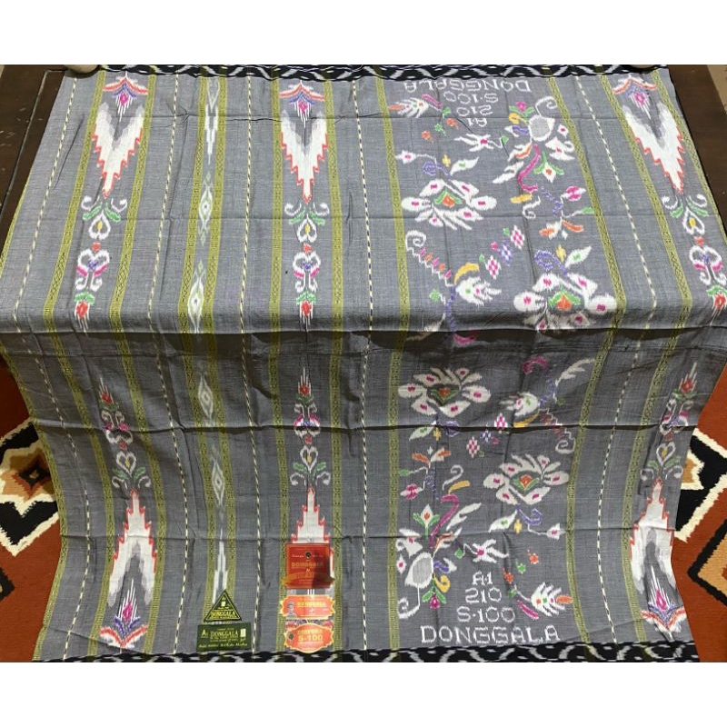 Sarung Donggala Sutra-100
