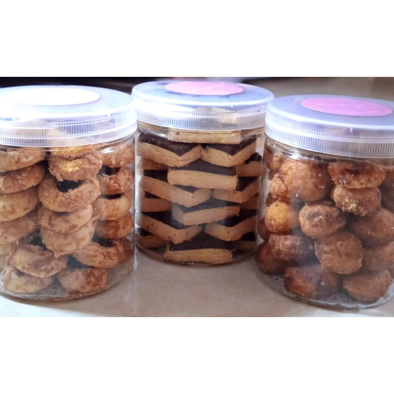 

masih promo. paket kombo hemat kue lebaran 2 pcs toples tabung 600ml / kue nastar gulung, nastar keju, palm cheese, choco stick, tumbprint