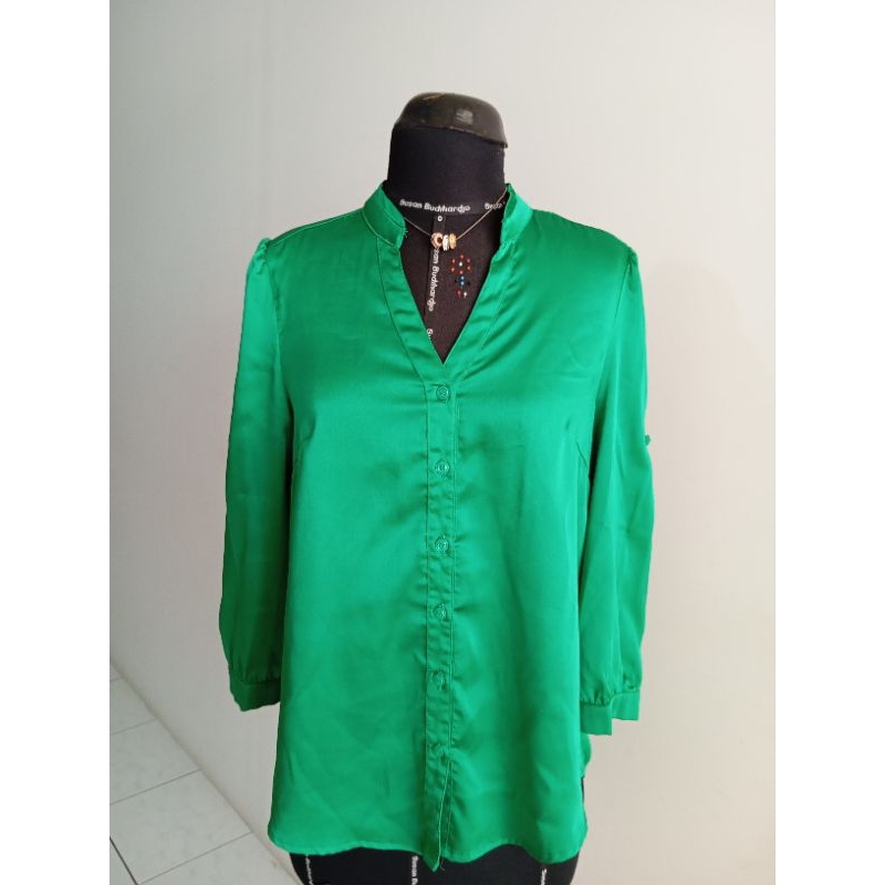 kemeja satin polos hijau_A015
