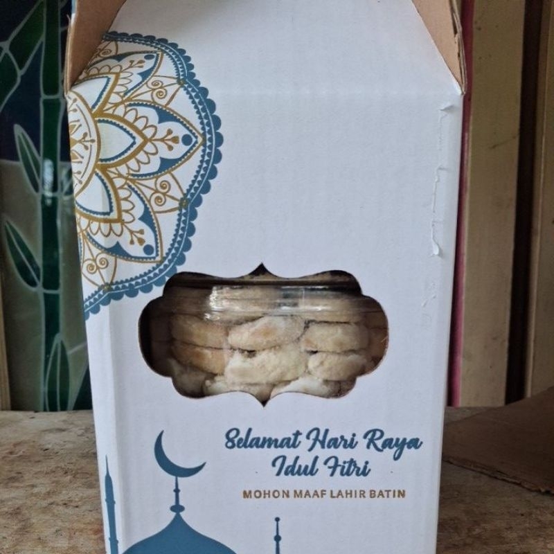 

Paket/Hampers Kue Kering isi 3