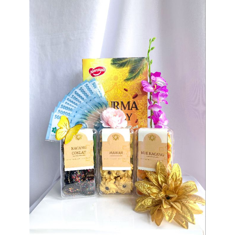 

Paket THR Kue Kering Exclusive Box Tranparan / Paket THR / Parcel Idul Fitri/ Hampers Lebaran Exclusive