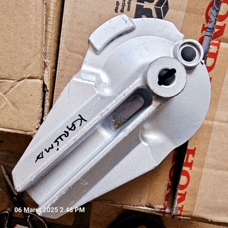 Tutup tromol belakang Supra X125/Karisma. 43100-KPH-900TW