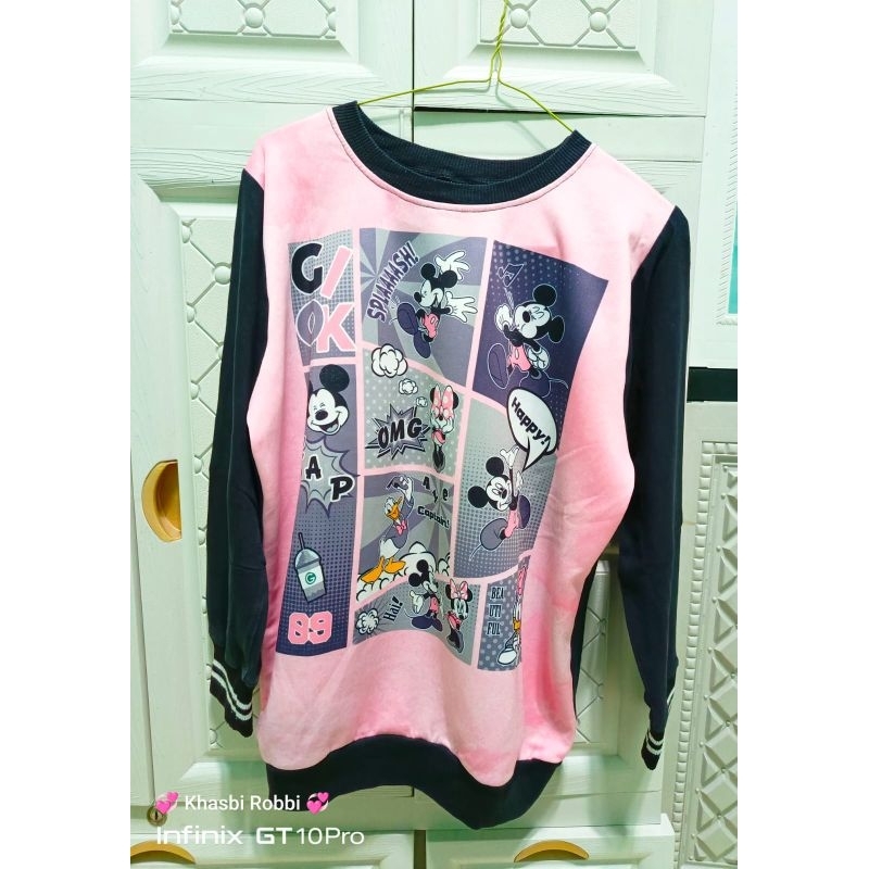 Preloved sweatshirt by Giok Apparel