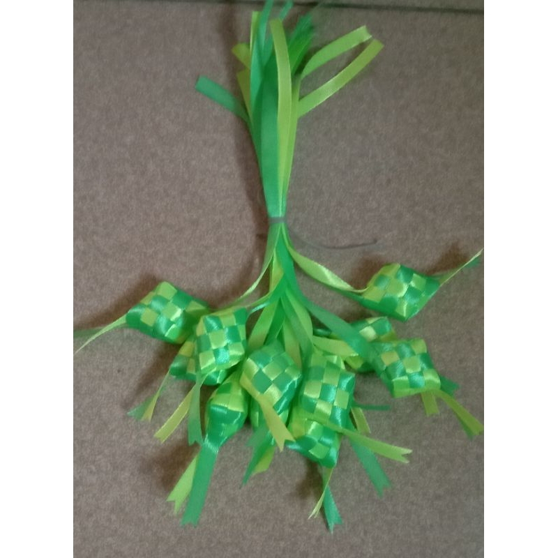 

Ketupat Pita mini untuk hiasan hampers Idul Fitri