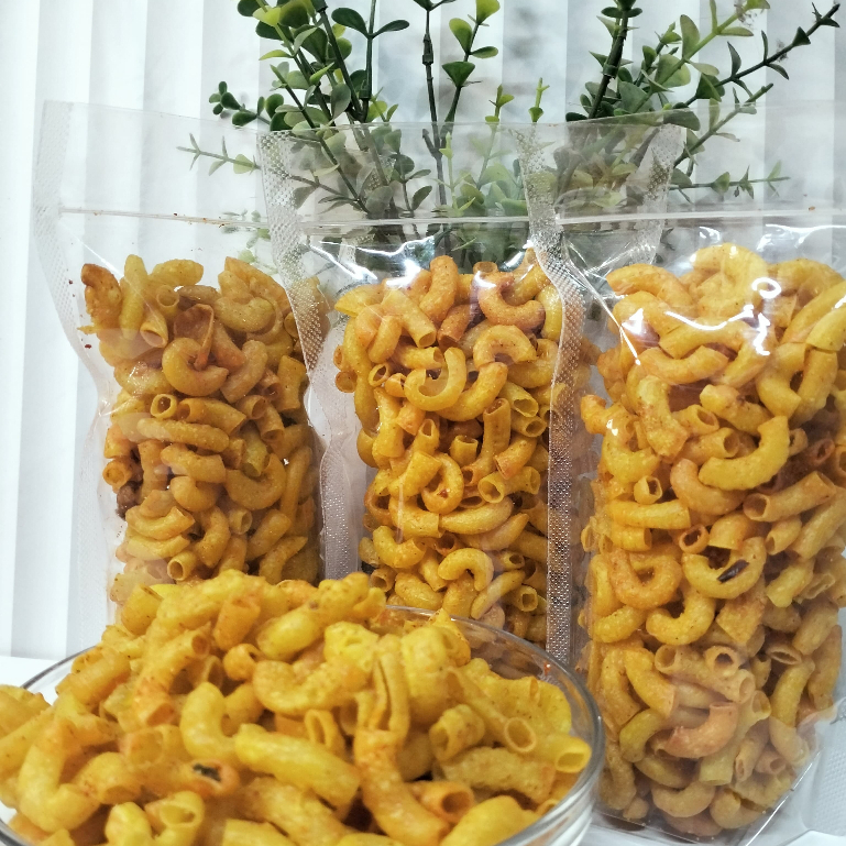 

Makaroni bantat pedas daun jeruk 1kg, 500 gr, 250 gr I Snack cemilan murah I Kens Snack Karawang