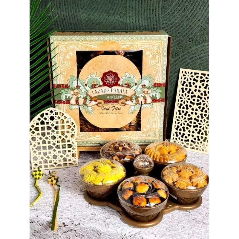 

Laris manis Ladang Pahala - Paketan hampers kue kering lebaran cantik - Toples putar
