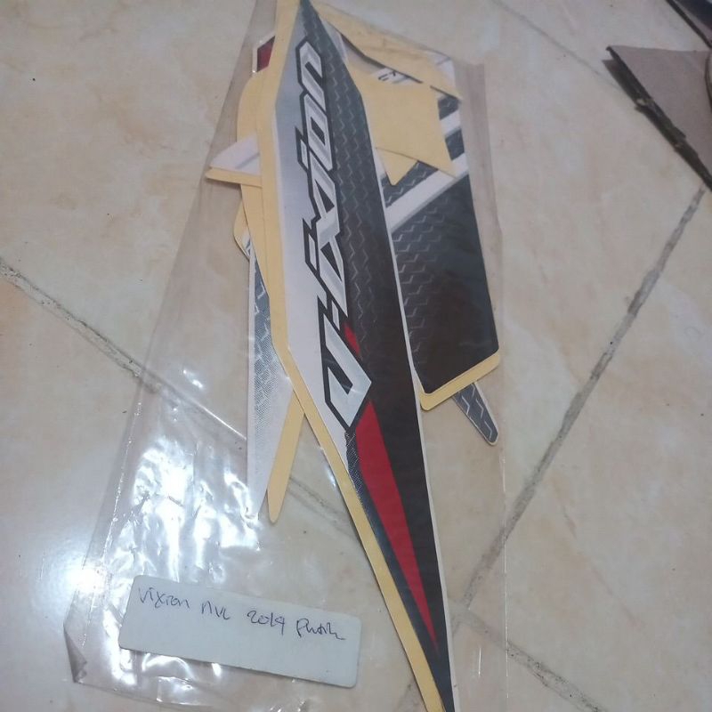 STIKER STRIPING VIXION NVL 2014 PUTIH