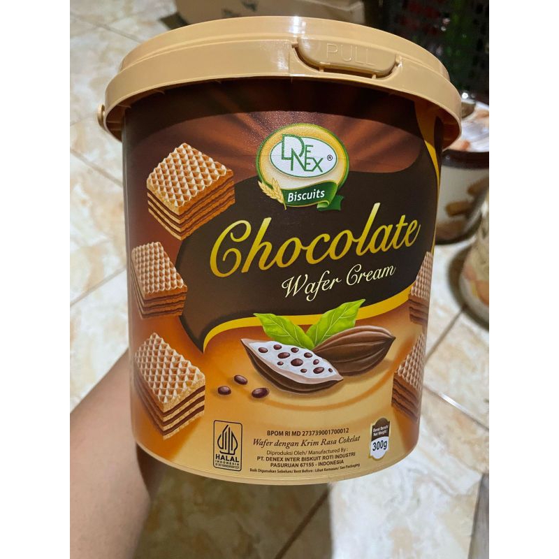 

DeNex Chocholate wafer cream snack kaleng lebaran terlaris