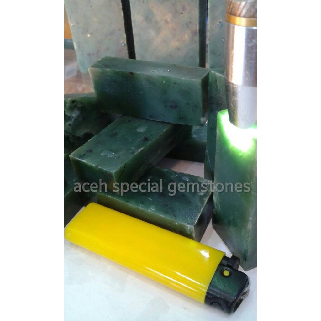 bongkahan batu giok nephrite super _ asli aceh _