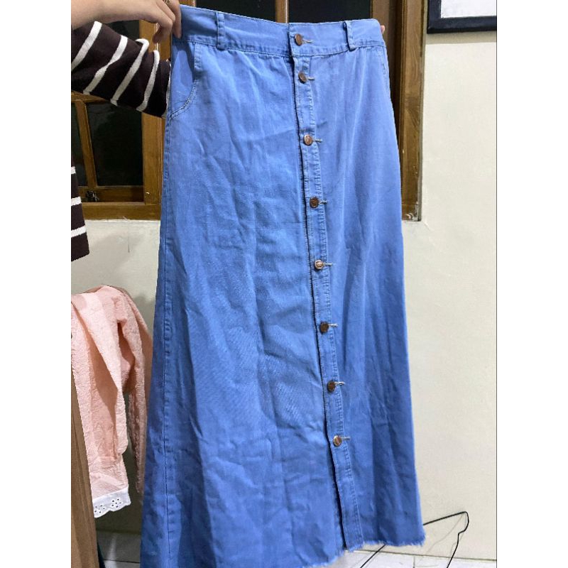 Rok jeans kancing span denim