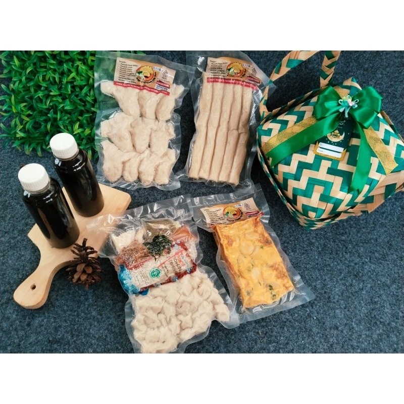 

Paket Hampers pempek palembang asli 1 keranjang isi 4 paket Real foto