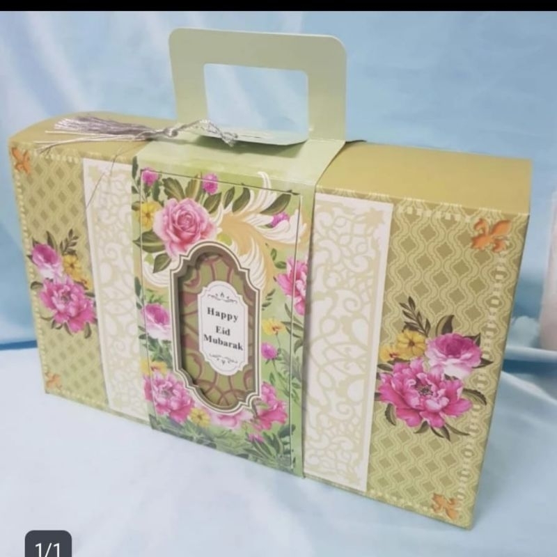

Box Lebaran Terracota 2 untuk 3 toples (4pcs)box Hampers