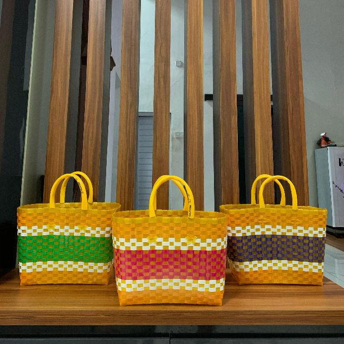 

PAKET HEMAT 10 Pcs L {5Kg} Tas Anyaman Tas Hajatan Warna Cerah Handle Selang Bahan Glossy Kaca A