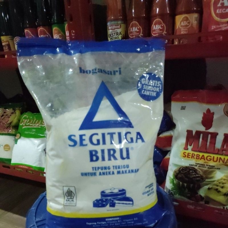 

Tepung Segitiga Biru 1 kg / Tepung Bahan kue Segitiga Biru