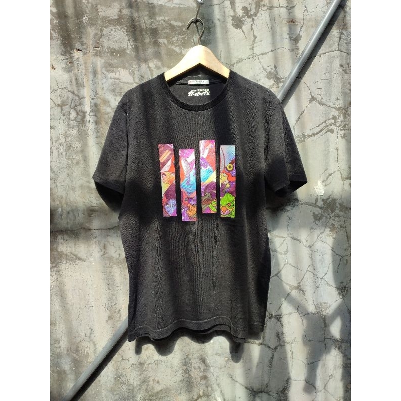 kaos t-shirt branded UNIQLO Collab original second