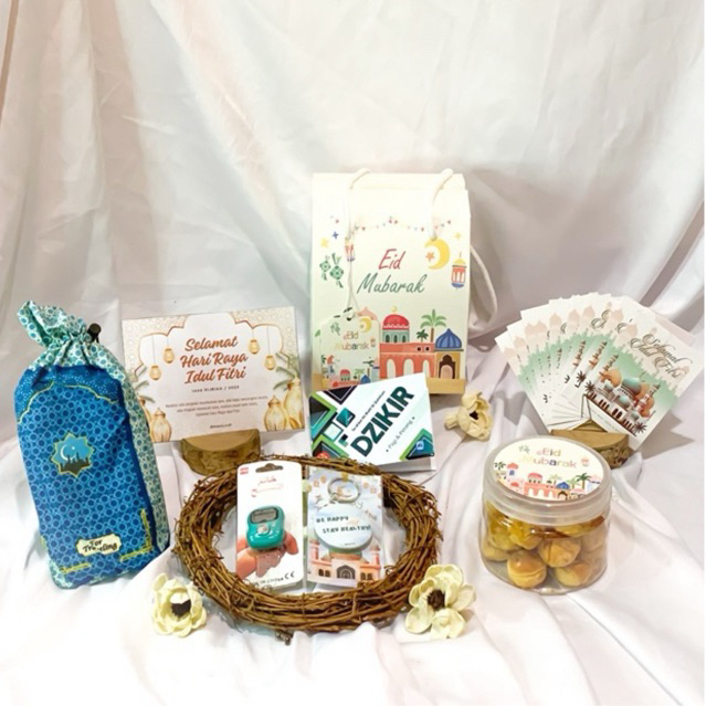 

Hampers Lebaran Idul Fitri Paket Klasik, Premiun readystock untuk kota palembang. Isi sajadah, tasbih digital, buku dzikir, amplop thr, dan lainnya