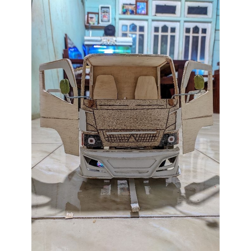 kabin miniatur truk canter skala 1:12