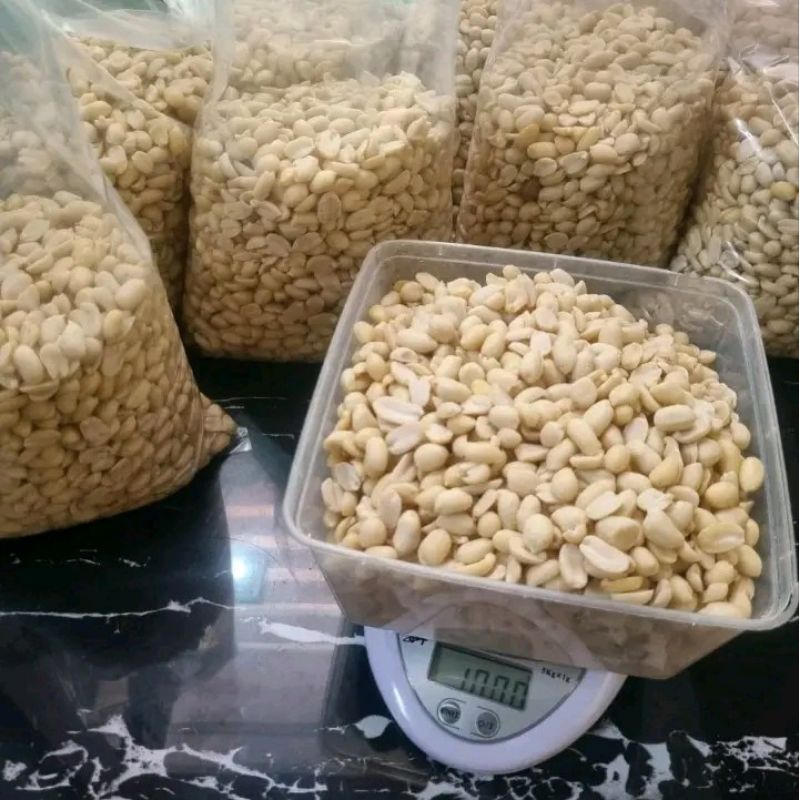 

Kacang Kupas Bersih 1kg Tipe41/51