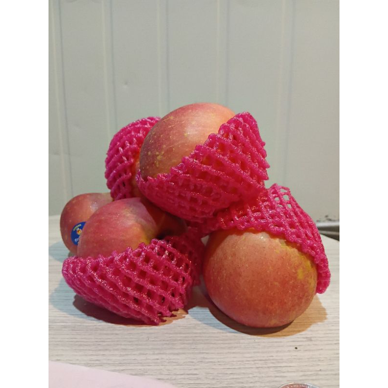 

Buah Apel Fuji import segar manis