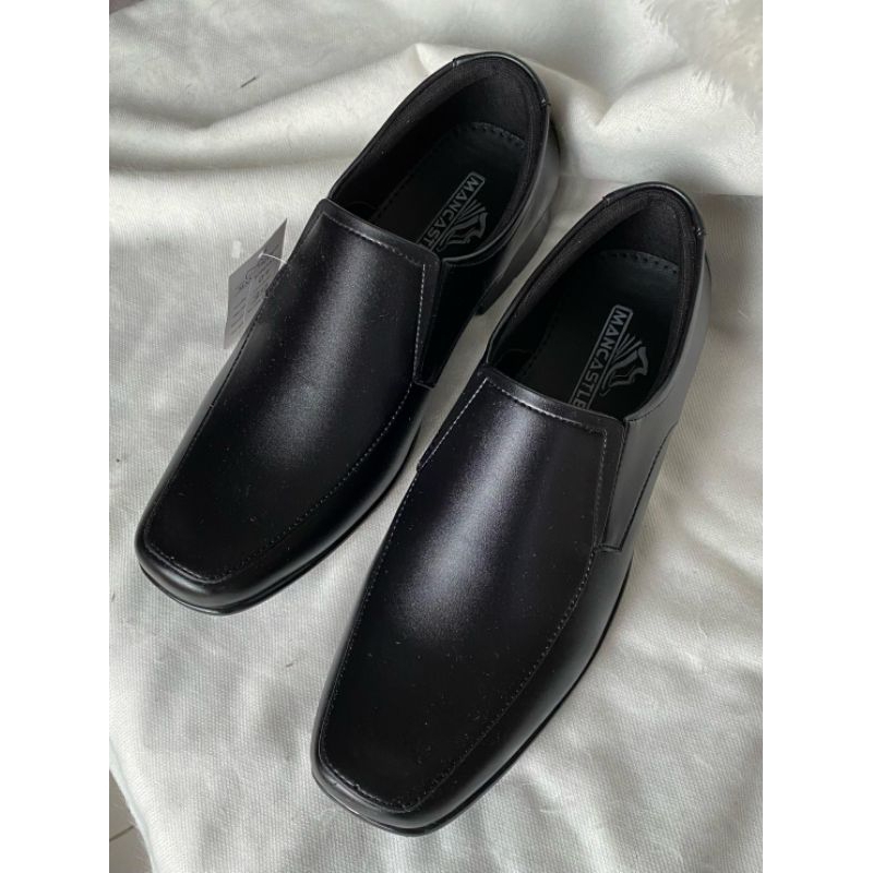 Sepatu Fantofel Pria Mancastle Jordan 01 Hitam