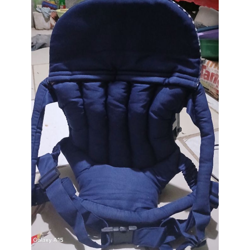 gendongan bayi duduk