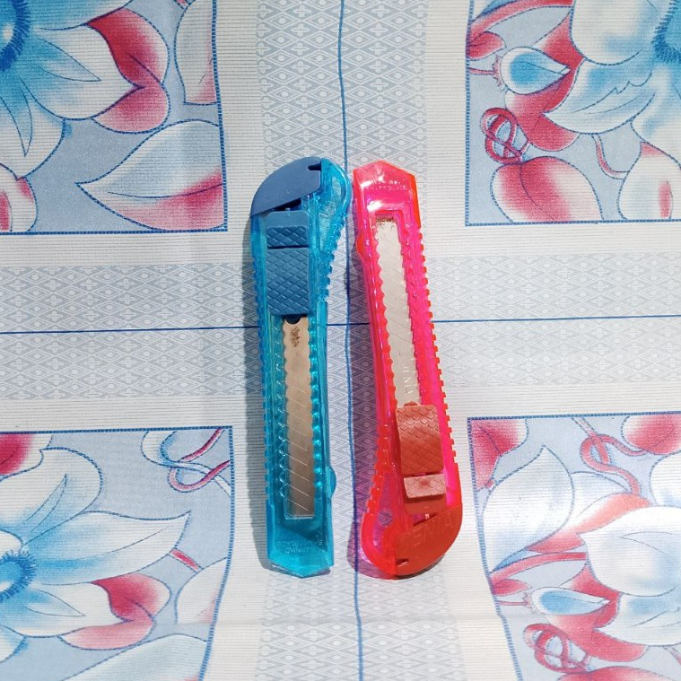 

TM Pisau Cutter Warna Bening