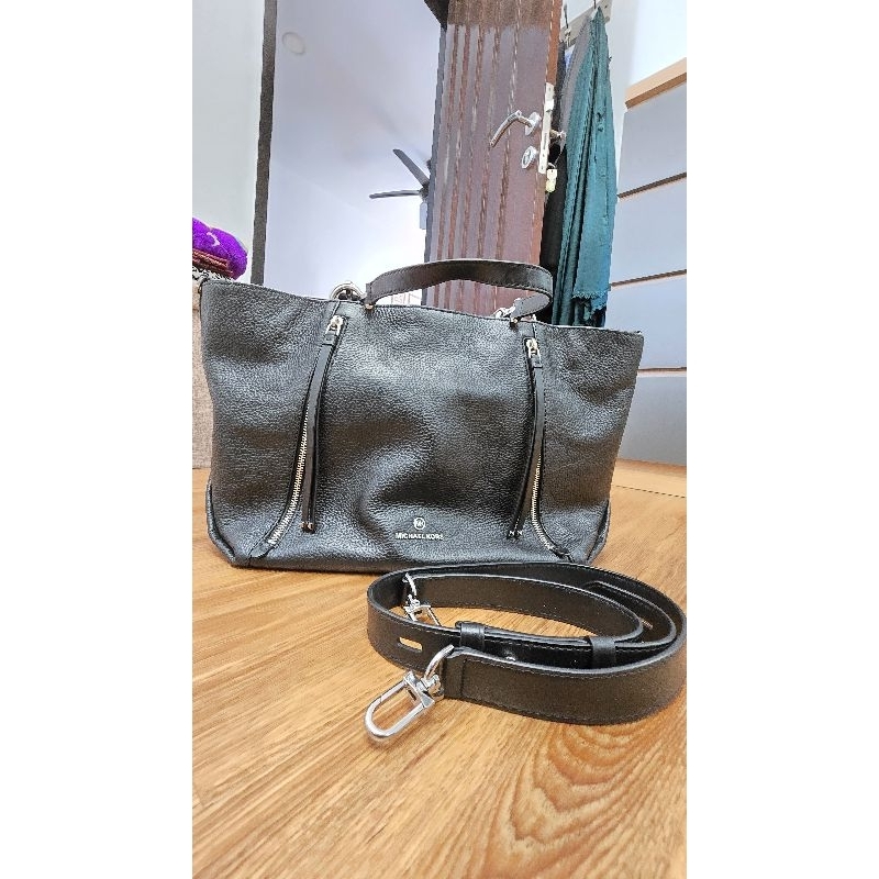 Tas MK Brooklyn large grab tote bag hitam