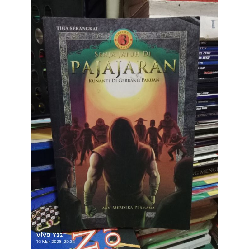 SENJA JATUH DI PAJAJARAN KUNANTI DI GERBANG PAKUAN