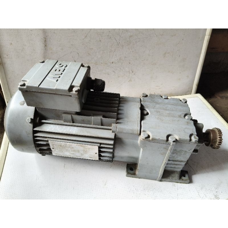 AC Motor Gearbox 3 Phase 230/400V. 0.55KW. Ratio 1:15