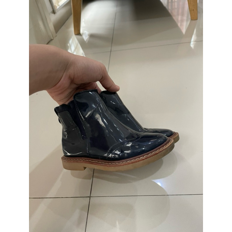 sepatu / booth zara anak