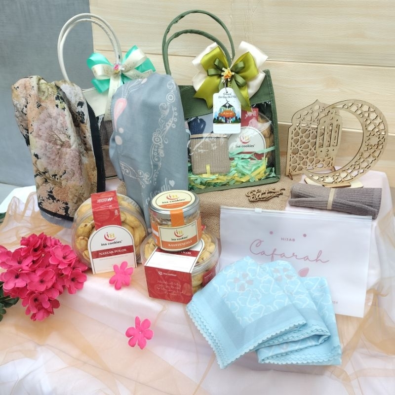 

Hampers Lebaran Hijab Kue Kering | Hampers/Gift Idul Fitri | Hampers Unik | Hampers Cantik | Hampers Hijab | Hampers Kue Kering | Hampers Ina Cookies
