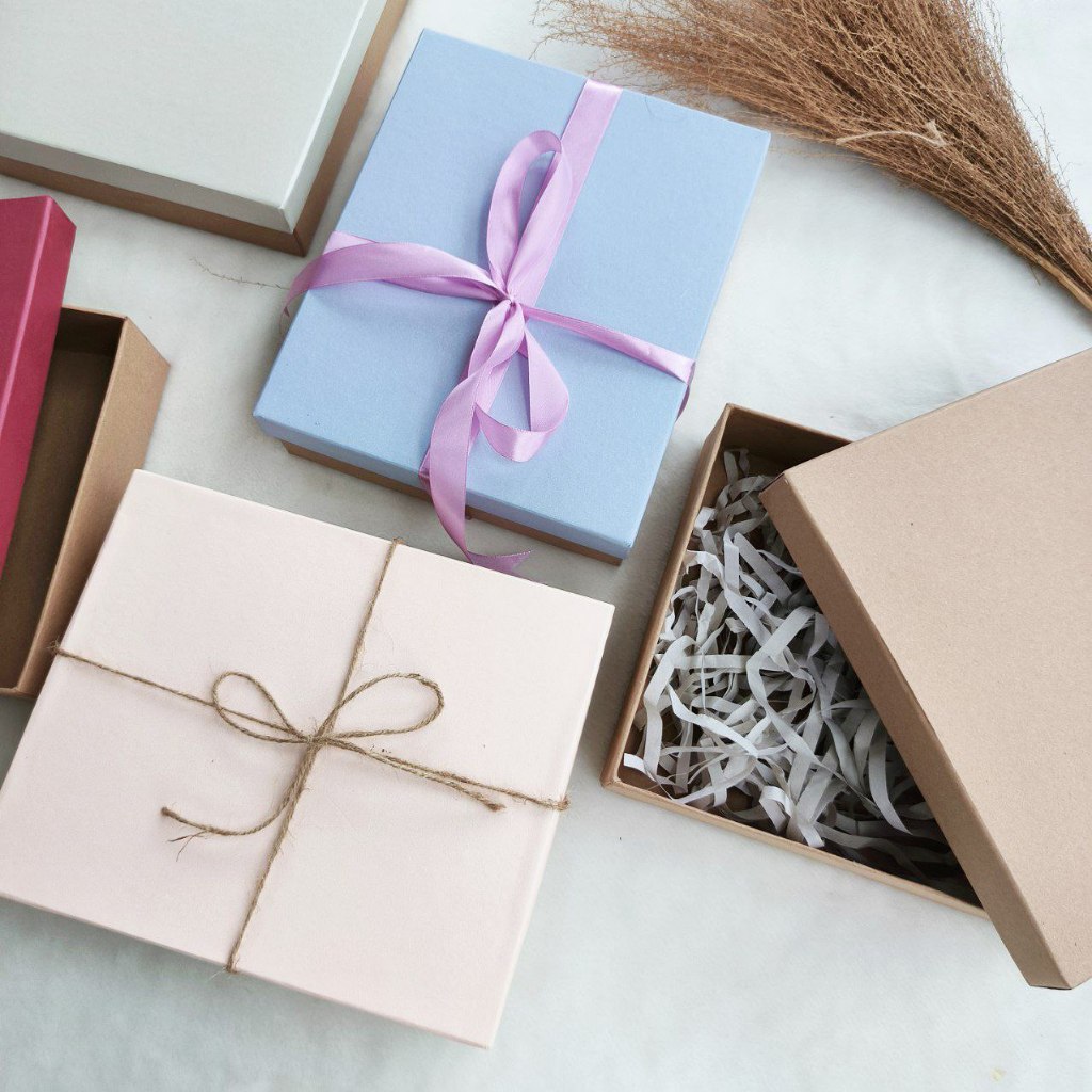 

24x20x6 cm HARD BOX PREMIUM / gift box