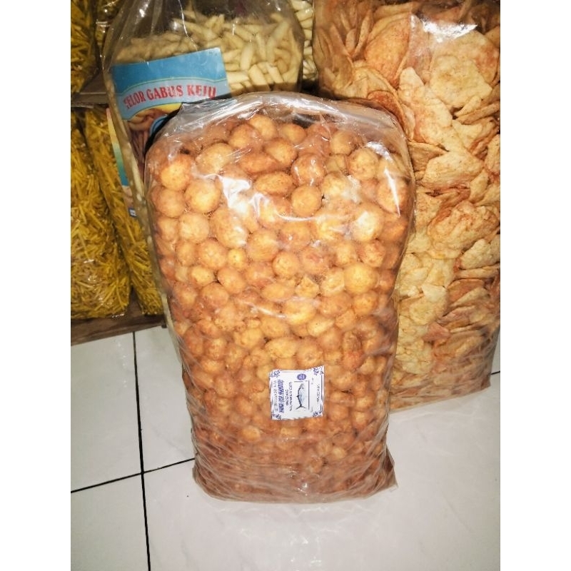

kerupuk bakso ikan | kerupuk bakso ikan bulat | cemilan kerupuk | cemilan bakso ikan untuk makan | kerupuk bakso ikan 1 ball | bakso ikan kering | bakso ikan gurih dan balado | kerupuk bakso ikan 1/2 kg