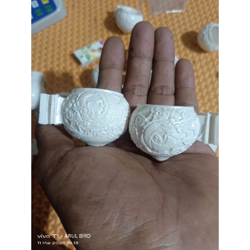 cepuk pleci motif naga bahan fiber putih natural 1pcs