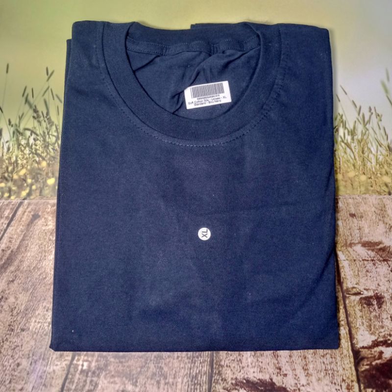 Kaos polos warna biru navy
